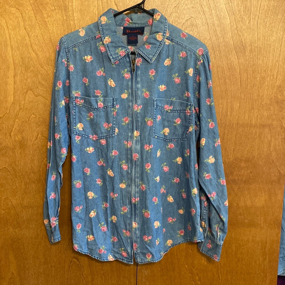 Denim & Co denim floral long sleeve zip up shirt size M